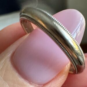 Elegant antique 14 k white gold wedding band